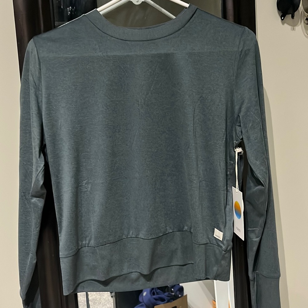 NWT Vuori Long Sleeve